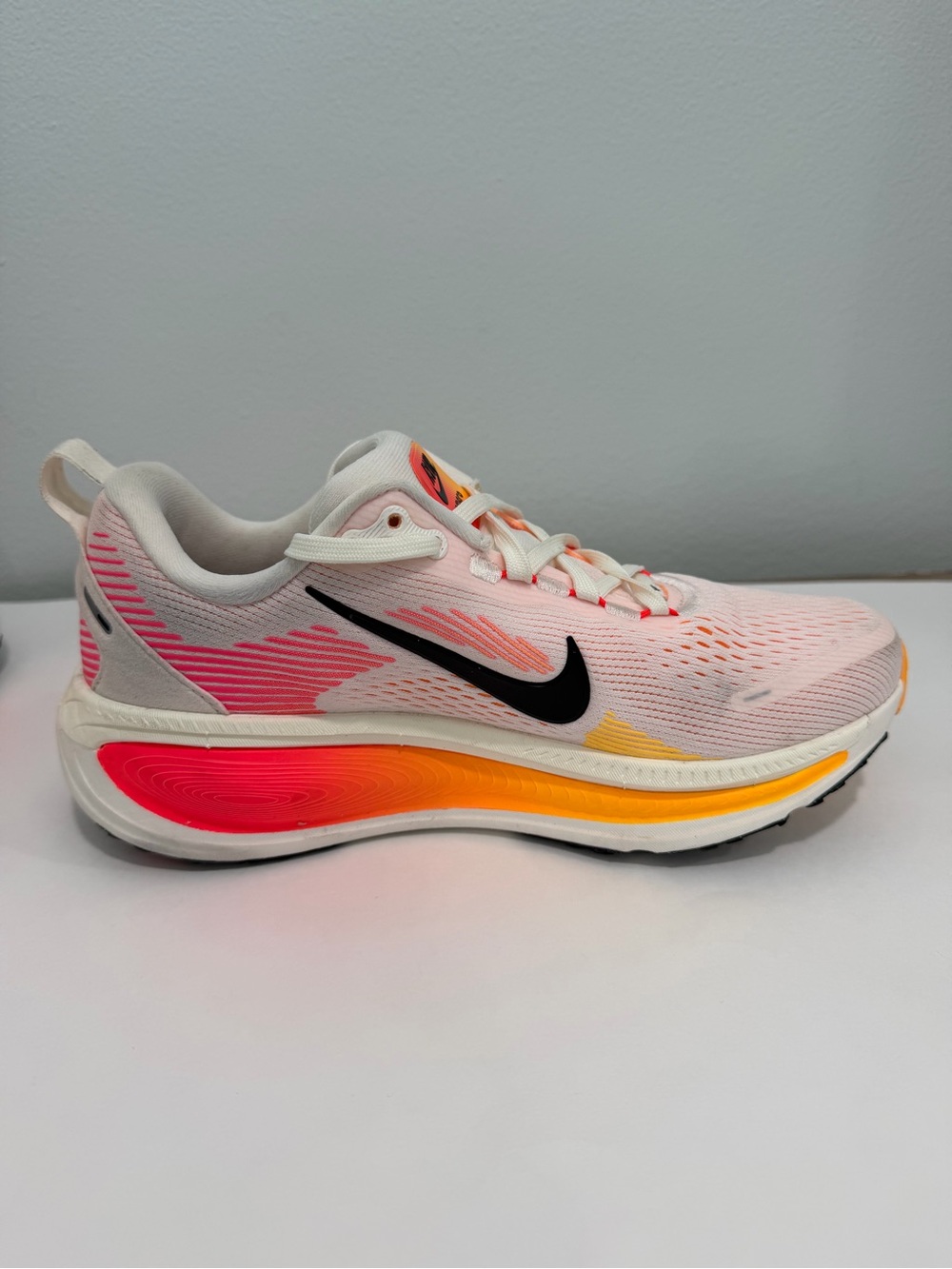 NIKE Vomero 18 Women's White Pink Orange HM6804-100 Running Mesh ZoomX Shoes (6) - Picture 6 of 16